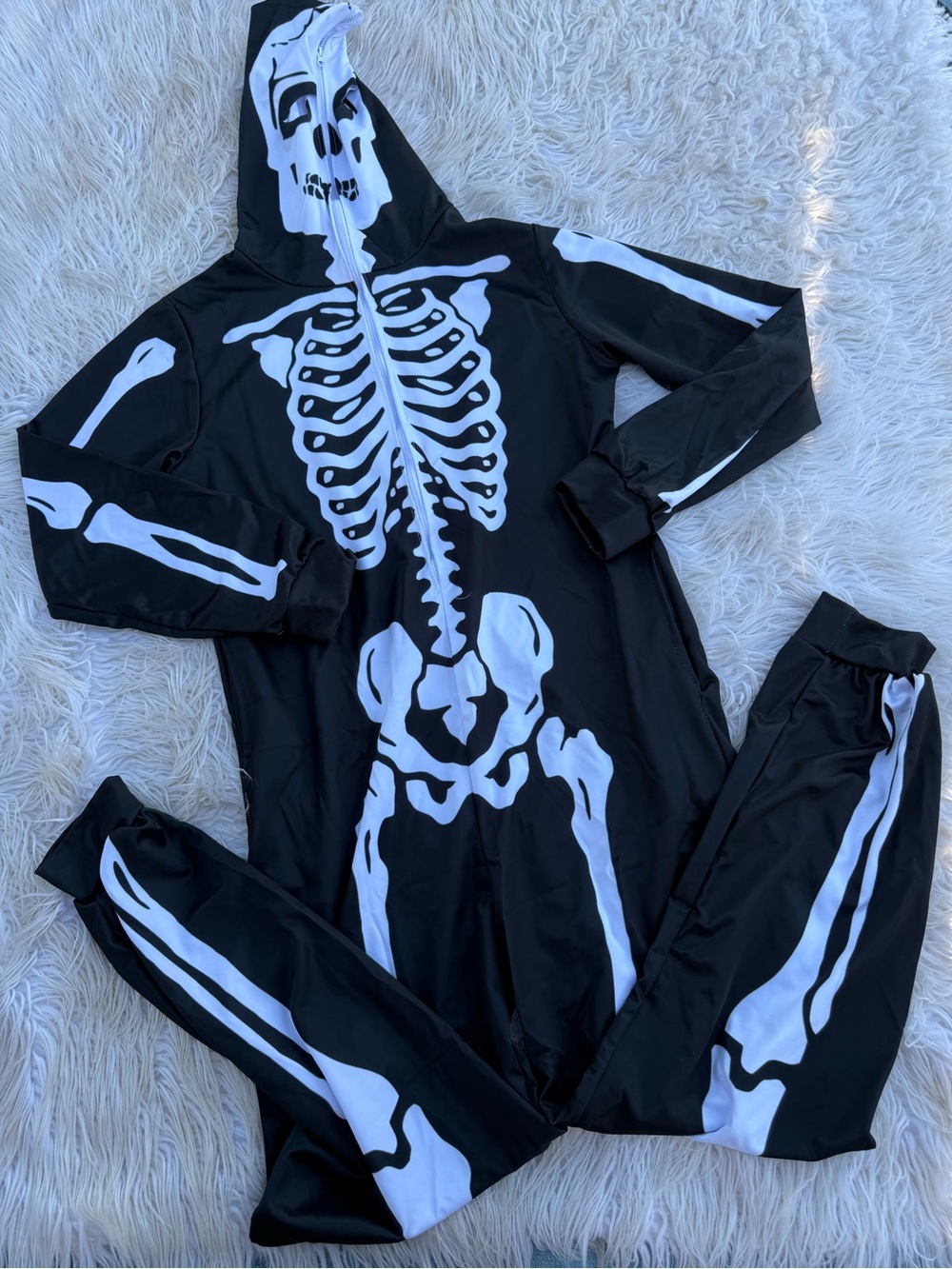 Men’s skeleton costume (B4)